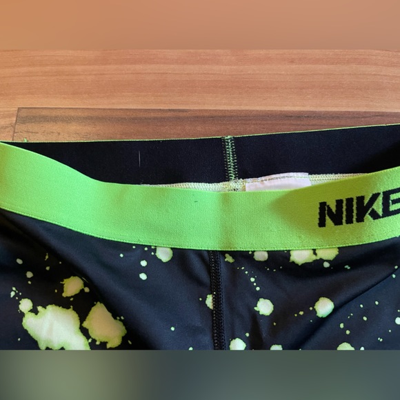 Nike Pro Capri - Picture 3 of 5